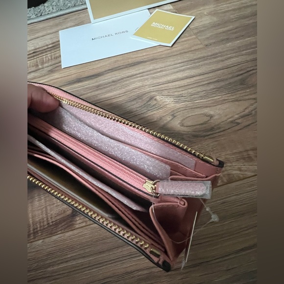 Michael Kors Jet Set Travel Large Saffiano Leather Quarter-Zip Wallet - Picture 4 of 6